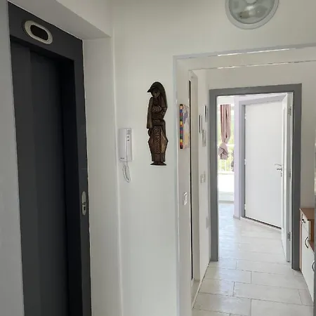 Pearl Sunshine Appartments * פרימורסקו