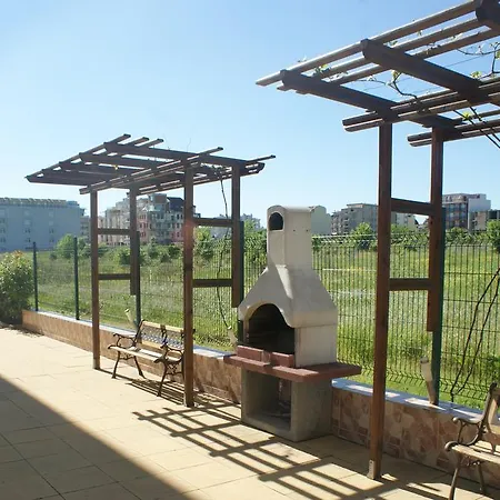 Pearl Sunshine Appartments * פרימורסקו